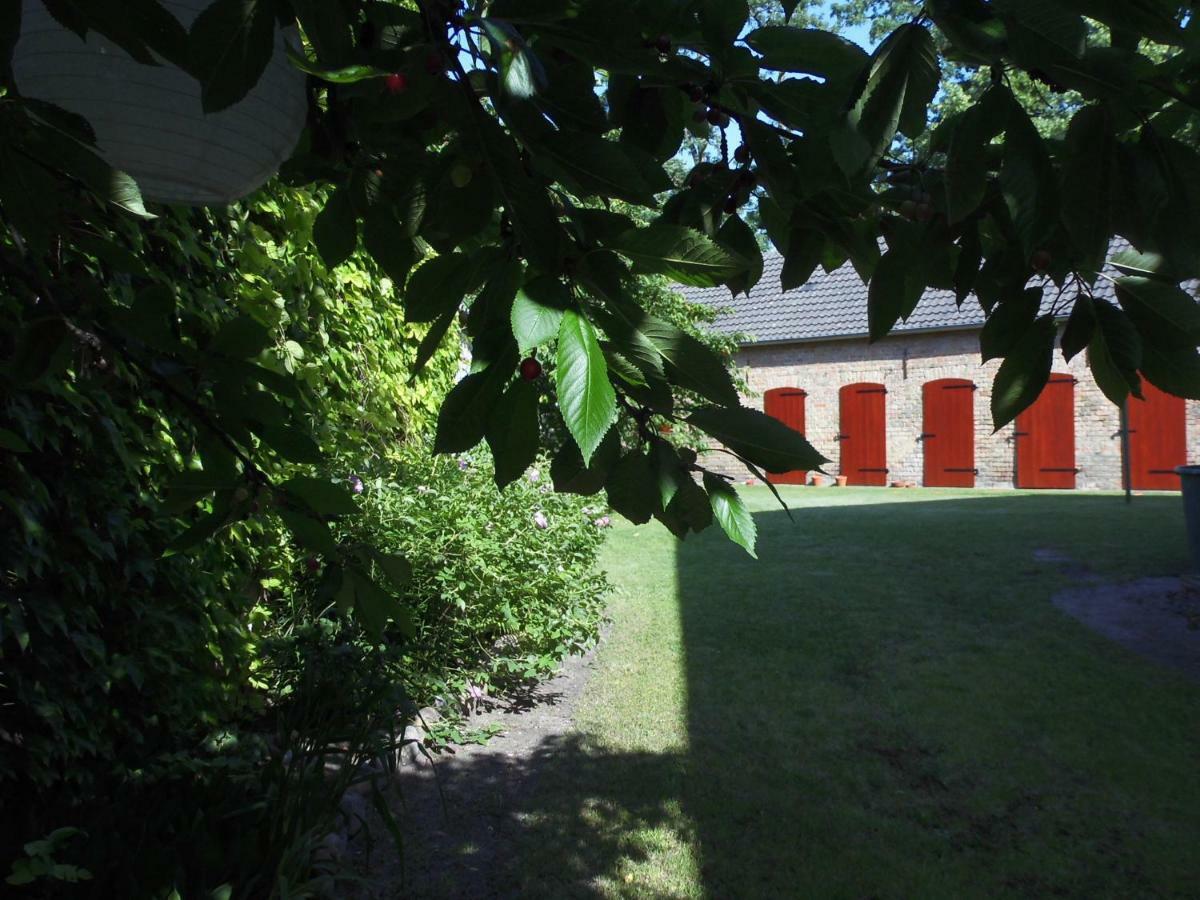 Schlossparkferienwohnungen Rheinsberg Mit Garten Extérieur photo