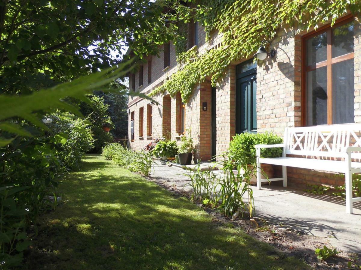 Schlossparkferienwohnungen Rheinsberg Mit Garten Extérieur photo