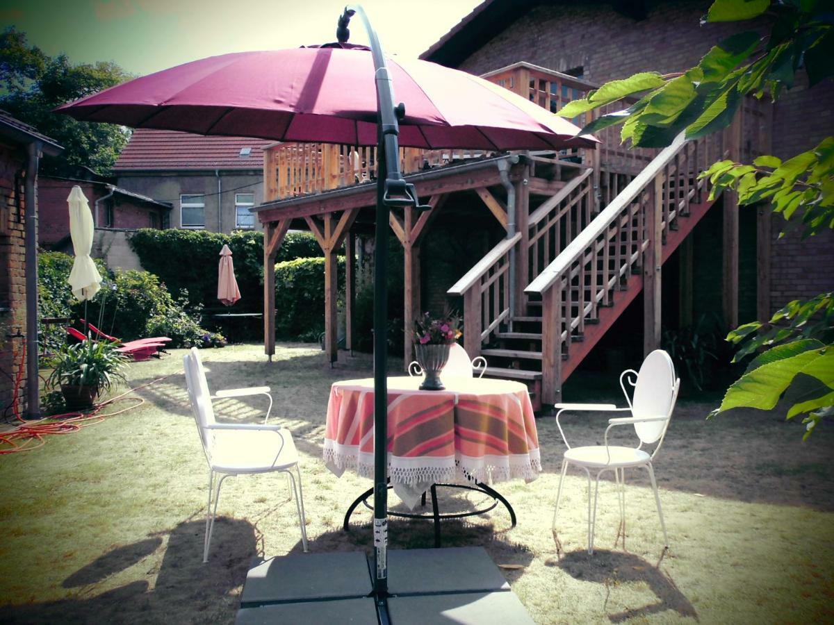 Schlossparkferienwohnungen Rheinsberg Mit Garten Extérieur photo